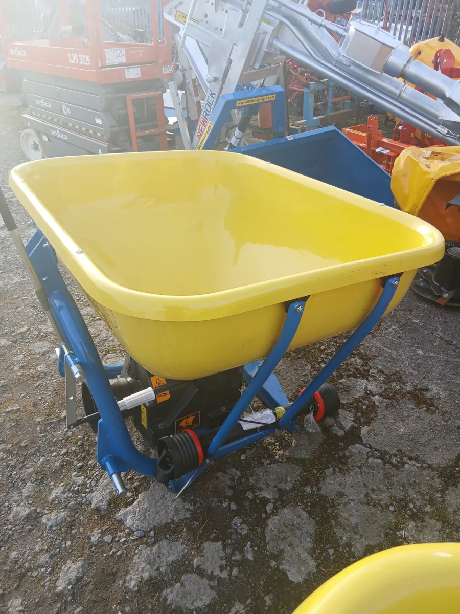 New Fleming fertiliser spreaders for sale. - Image 3