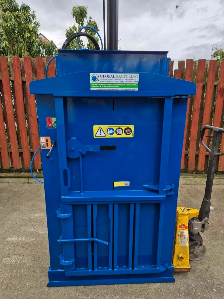 Cardboard baler compactor - Image 1