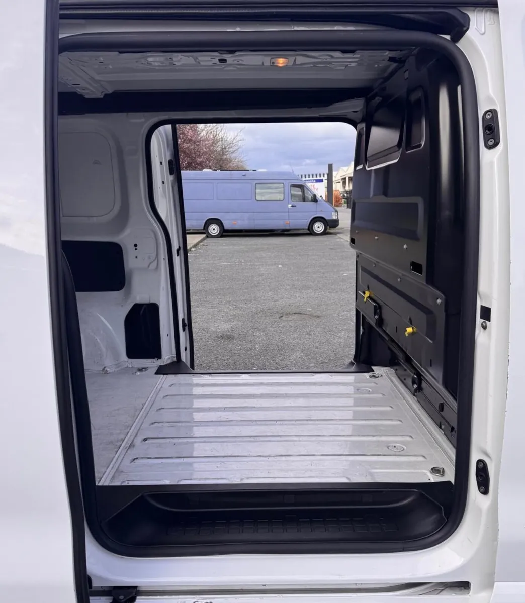 2021 Citroen Dispatch HUGE SPEC - Image 4