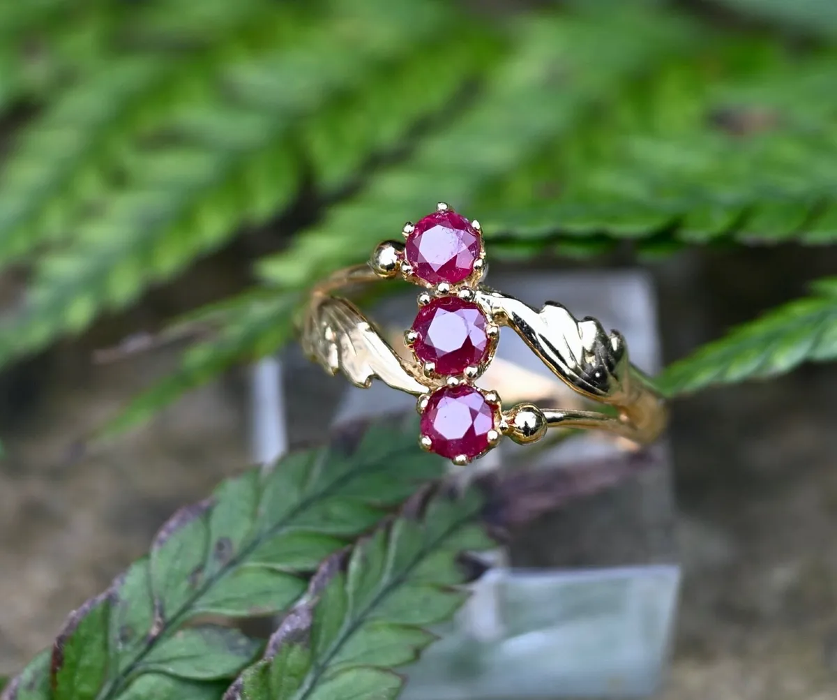 Antique 3 Stone Ruby Ring - 18ct - Image 1