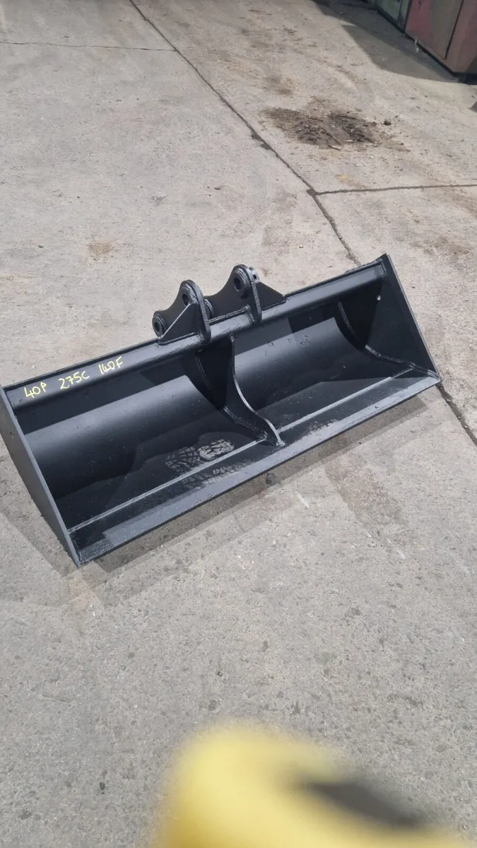 4.5ft sheugh bucket to suit 3.5t machine