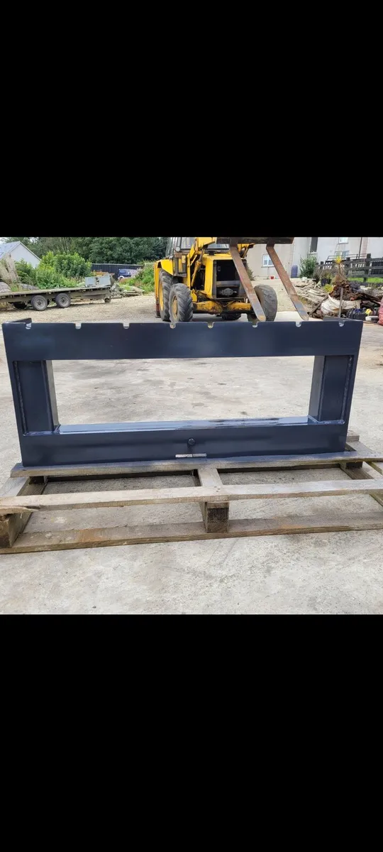 Pin and cone pallet fork carriage - Image 2