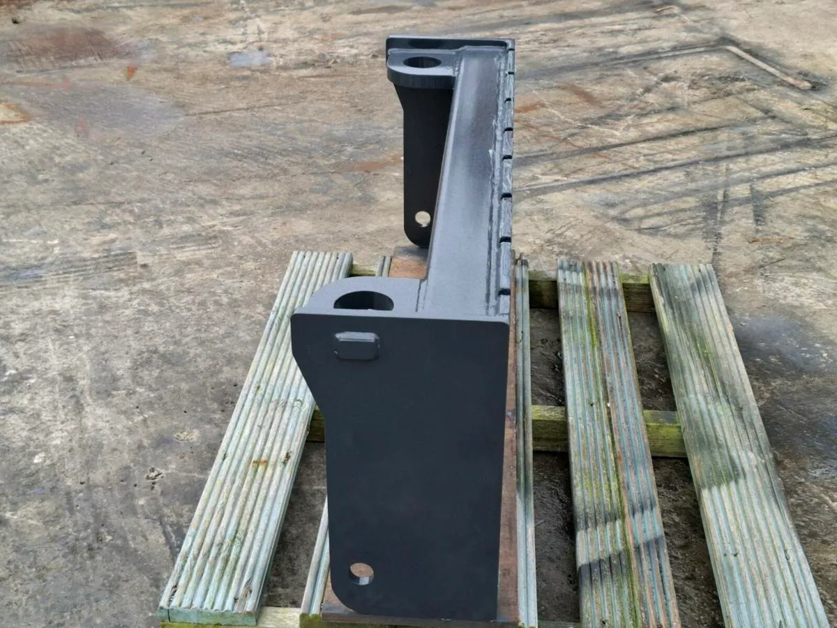 Pin and cone pallet fork carriage - Image 4