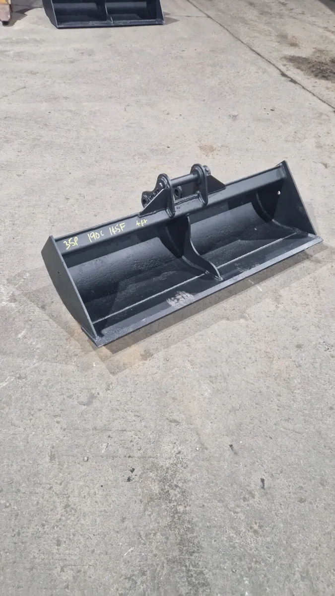 4ft sheugh bucket to suit 2.5-3.5t machine
