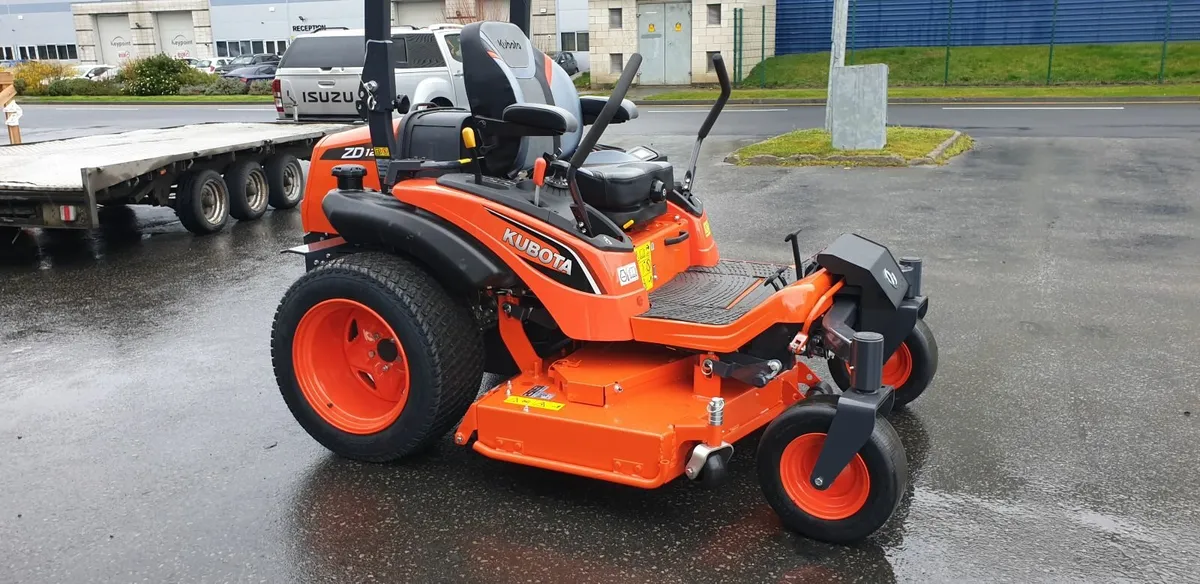 KUBOTA ZD1211 60" zero turn mower - Image 1