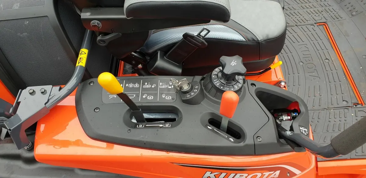KUBOTA ZD1211 60" zero turn mower - Image 2