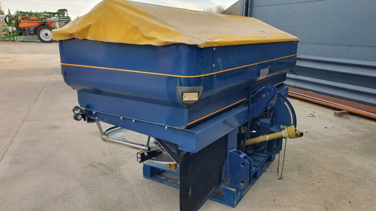 Bogballe 1800 Litre Fertilizer Spreader - Image 2