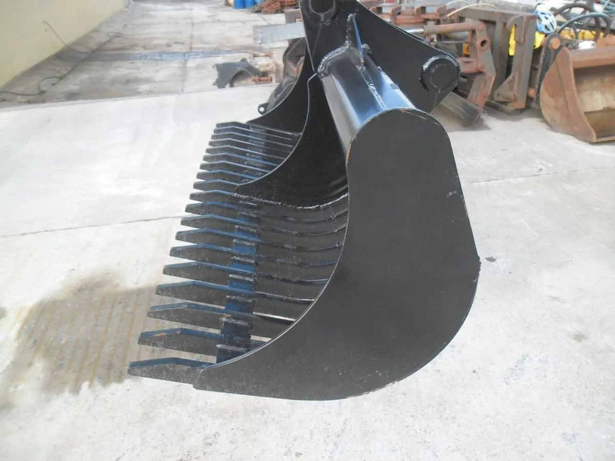 Raking Buckets - Image 4