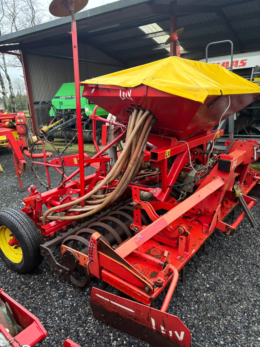 Lely Powerharrow and one pass - Image 1