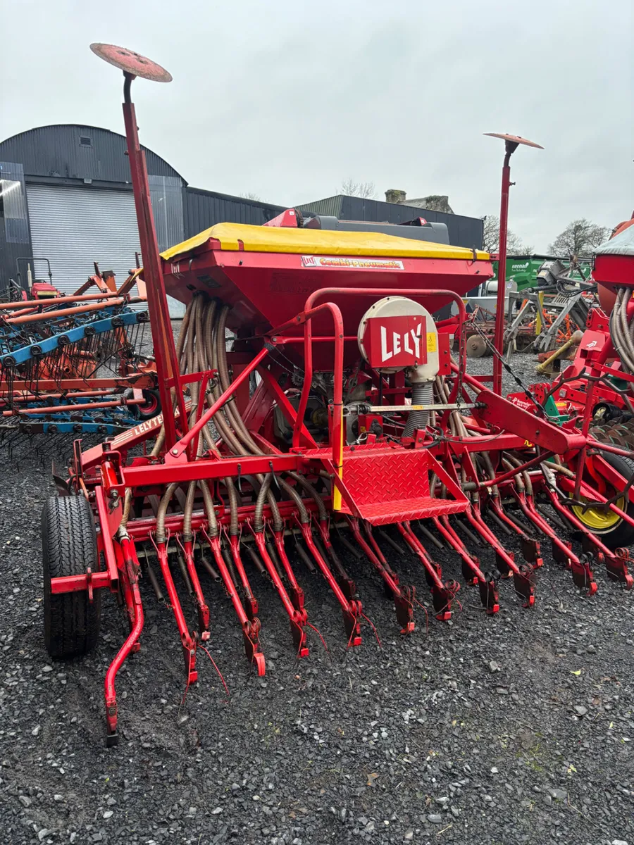 Lely Powerharrow and one pass - Image 3