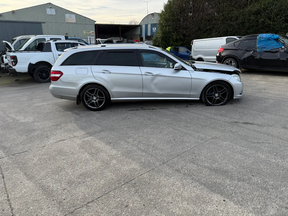 2013 Mercedes E220 EST 2.2 - Image 1