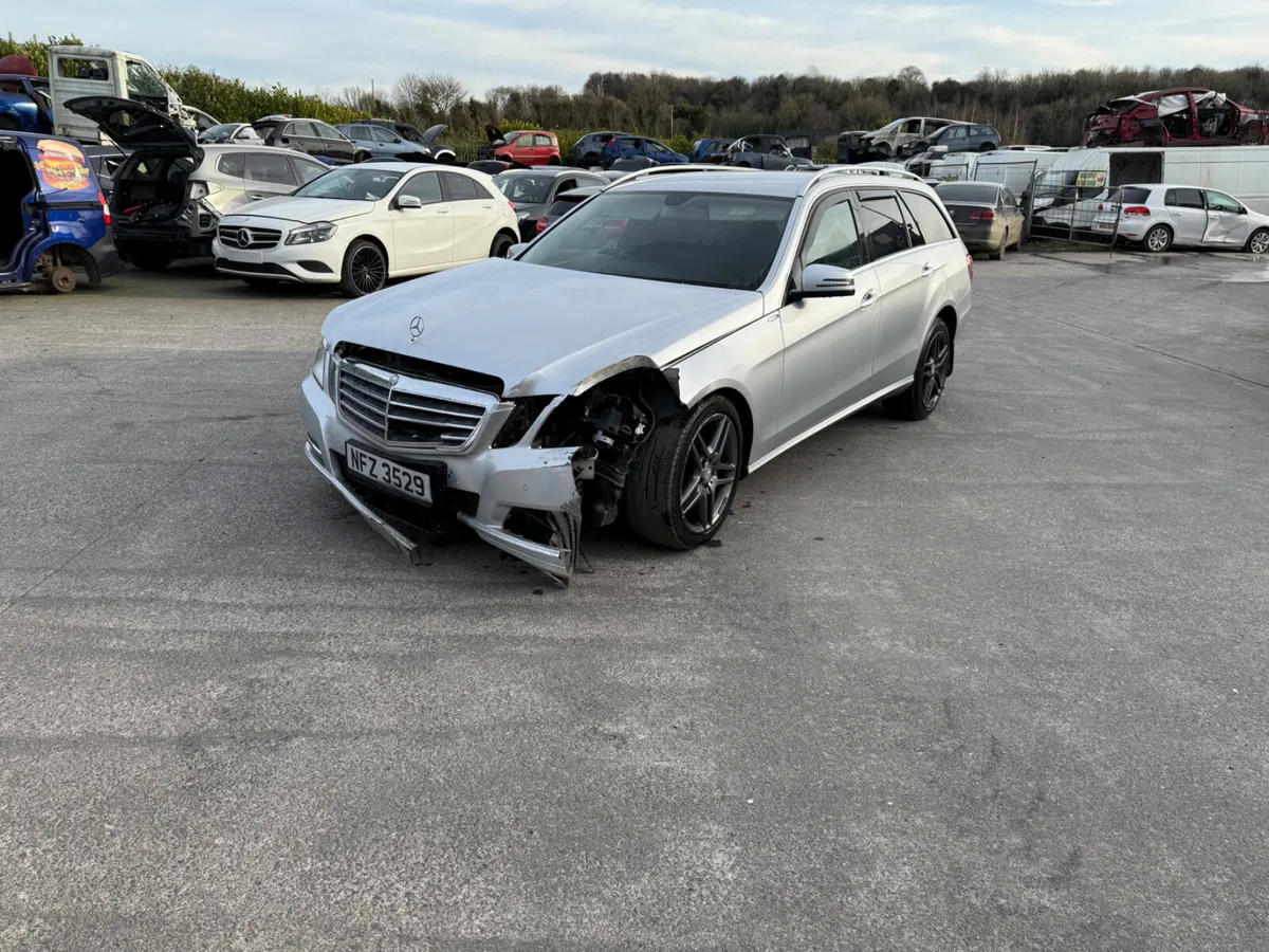 2013 Mercedes E220 EST 2.2 - Image 3
