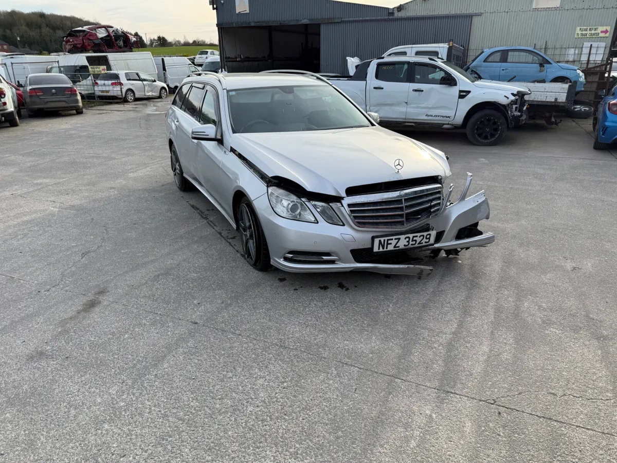 2013 Mercedes E220 EST 2.2 - Image 2