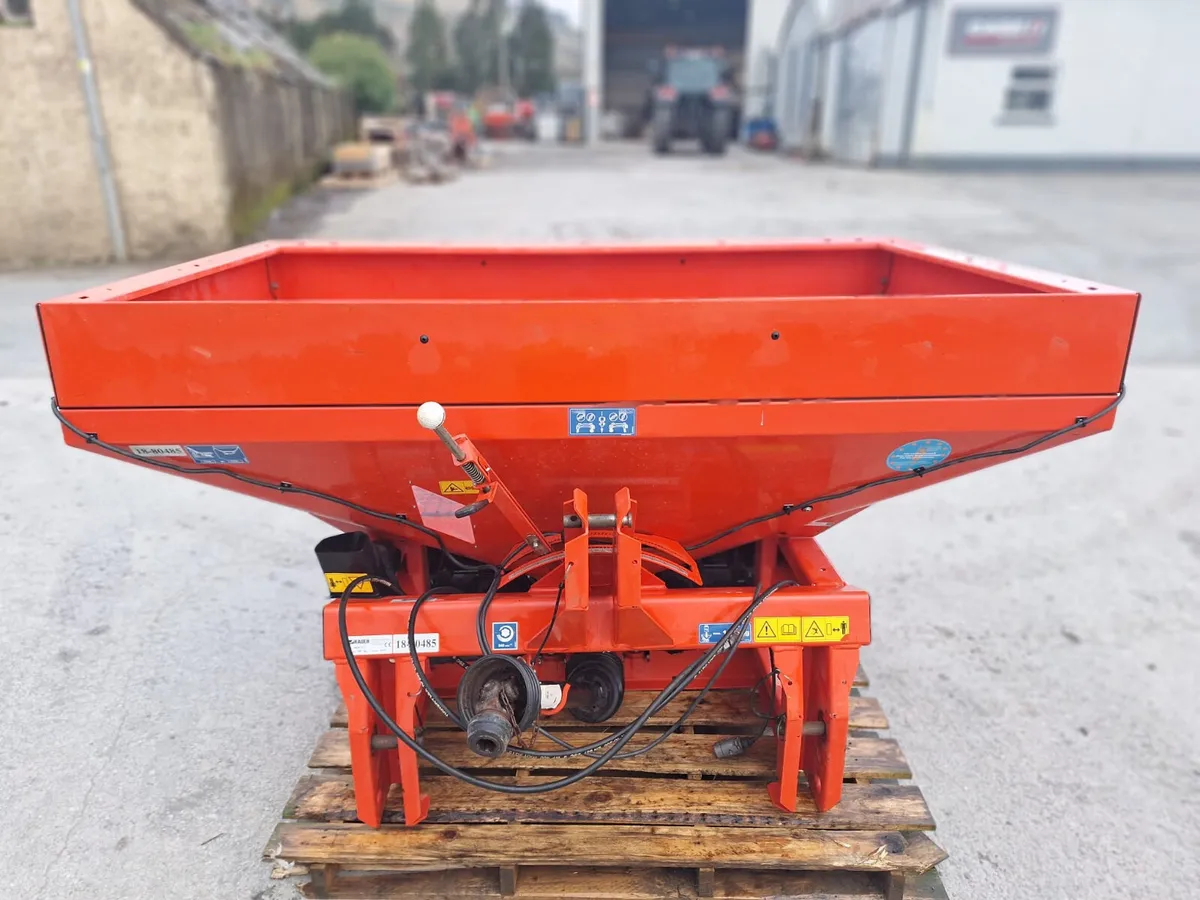 2016 Rauch MDS 17.1 (22 cwt) Fertilizer Spreader - Image 1