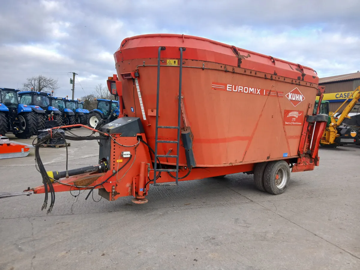 Kuhn feeder - Image 1
