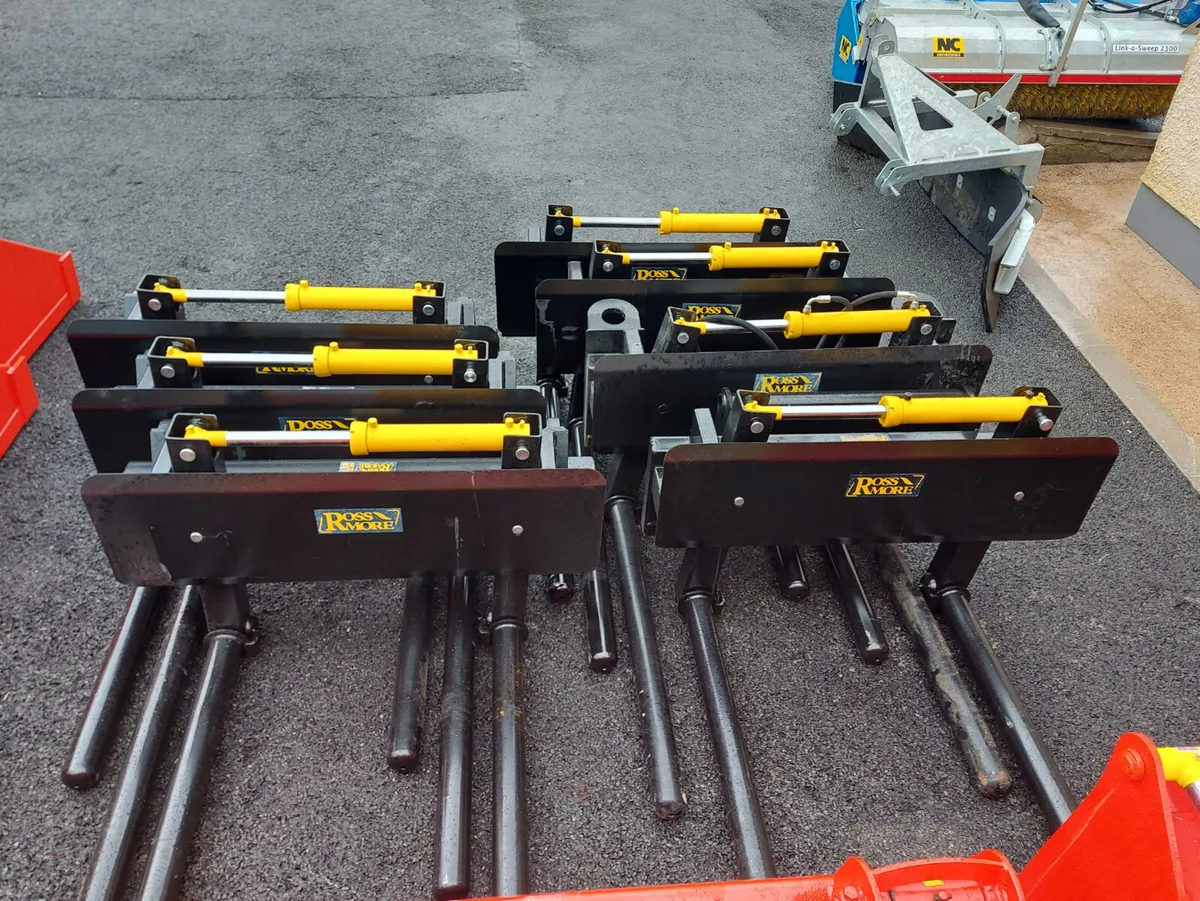 NEW ROSSMORE BALE STACKER