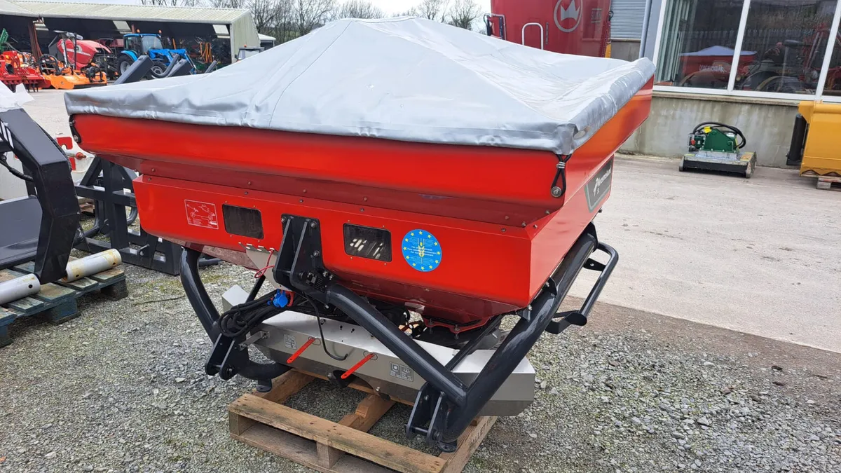 Kverneland Fertilizer Spreaders IN STOCK - Image 2