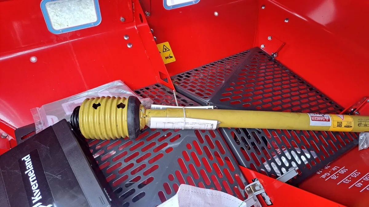 Kverneland Fertilizer Spreaders IN STOCK - Image 4