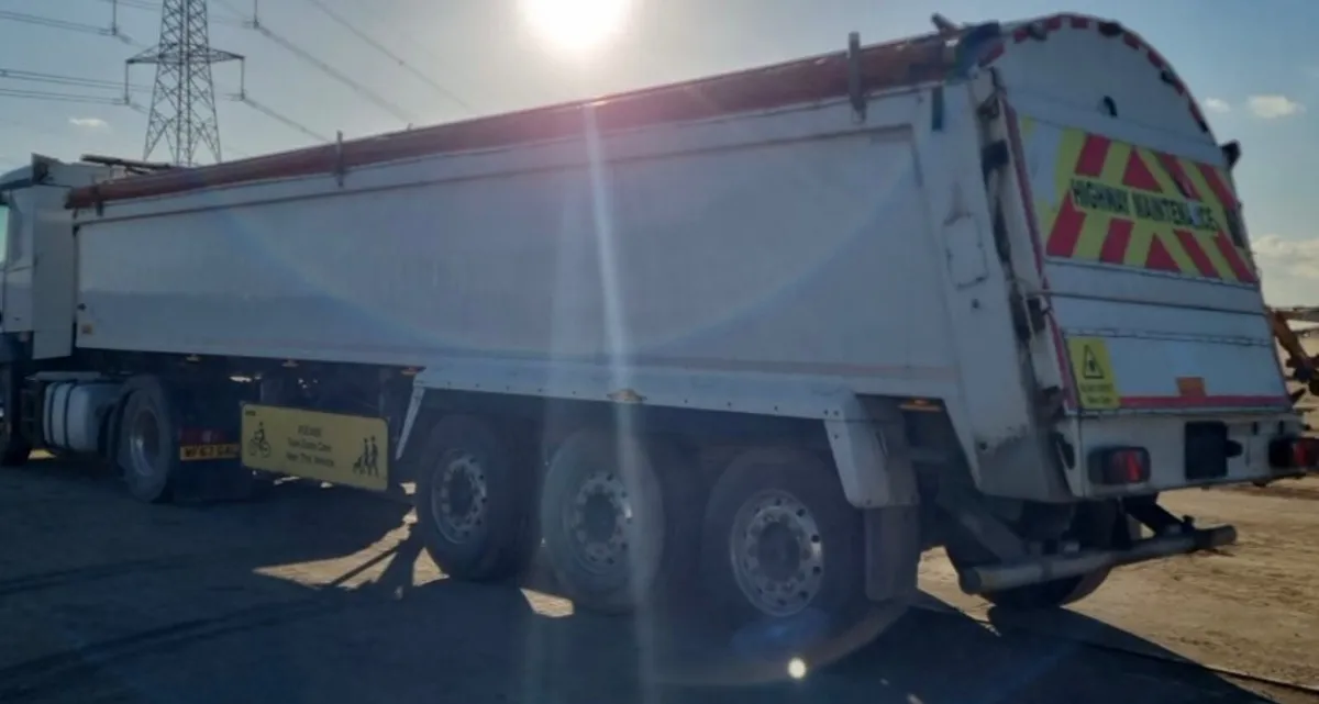 🔥 2017 Wilcox Tri-Axle Walking Floor Trailer - Image 3