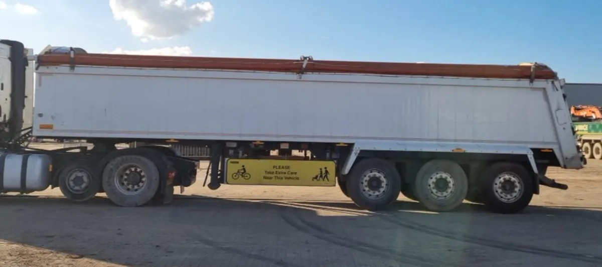 🔥 2017 Wilcox Tri-Axle Walking Floor Trailer - Image 2