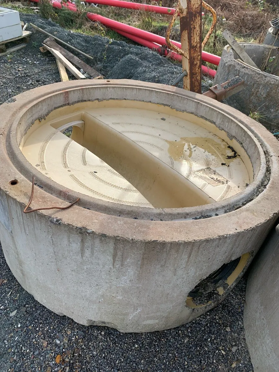 1200 Manhole easy fit bases concrete chamber, pipe - Image 1