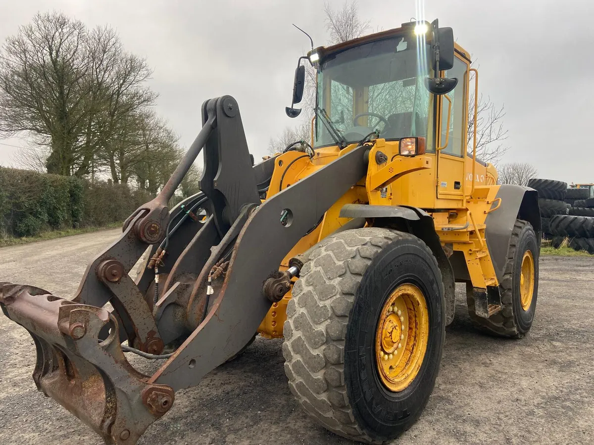 Volvo L90E Loader - Image 1
