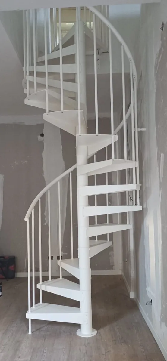 Spiral stairs - Image 2