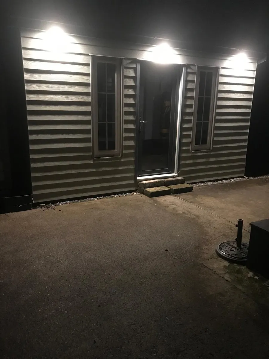 MODERN HOME OFFICE - Image 2