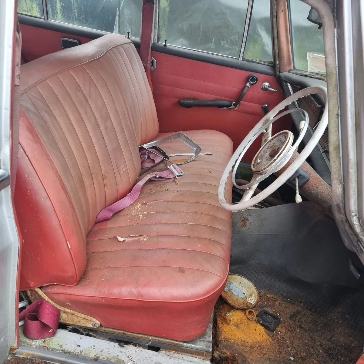 W111 220s PARTS ONLY - Image 3