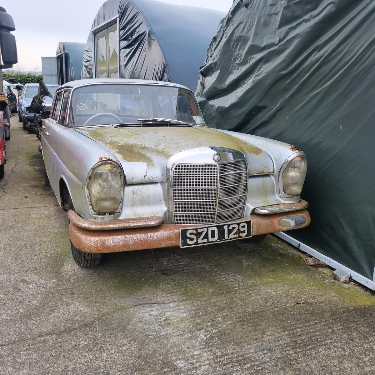 W111 220s PARTS ONLY - Image 2