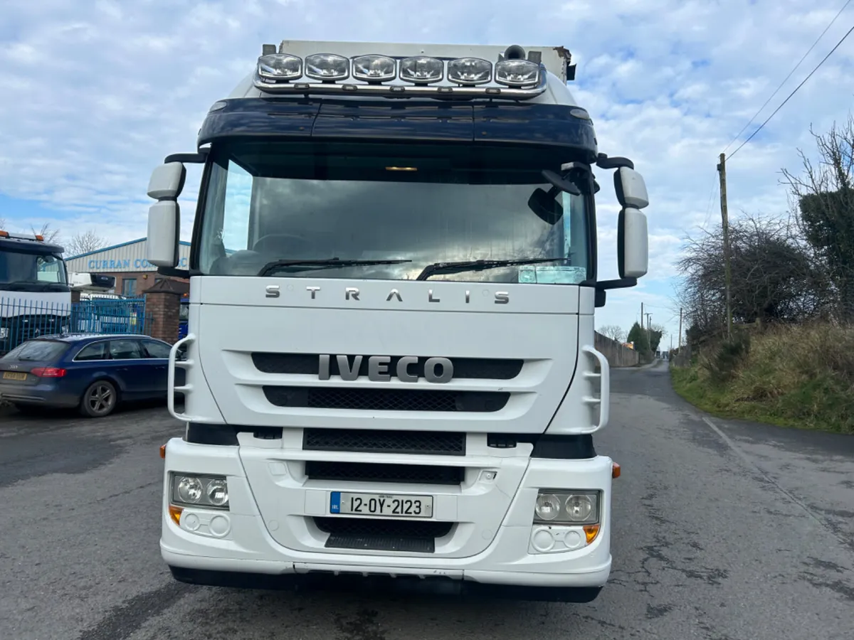 2012 iveco stralis 310 6x2 Curtainsider tail lift - Image 2