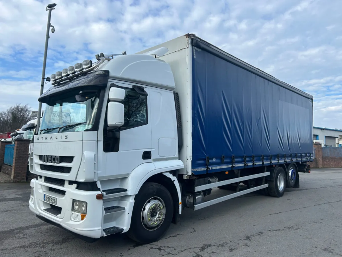 2012 iveco stralis 310 6x2 Curtainsider tail lift - Image 1