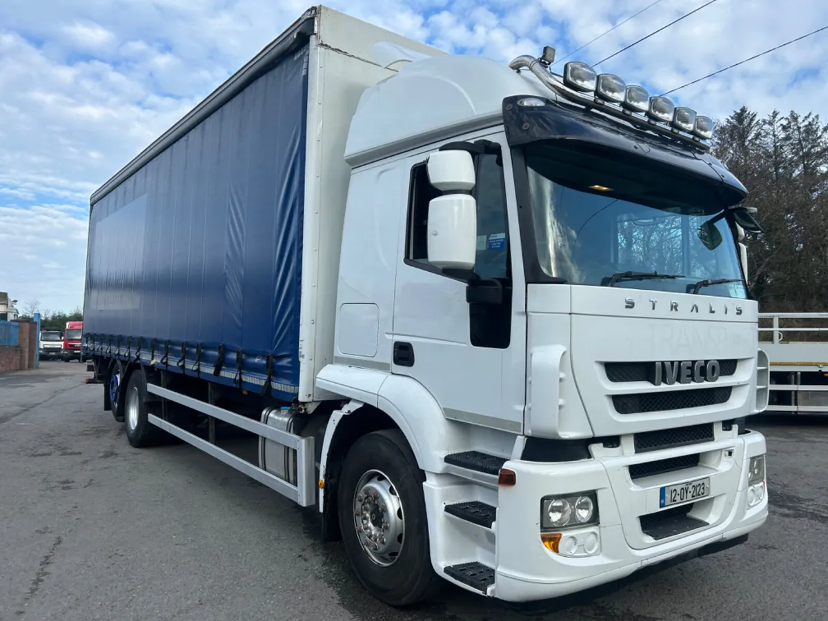 2012 iveco stralis 310 6x2 Curtainsider tail lift - Image 3