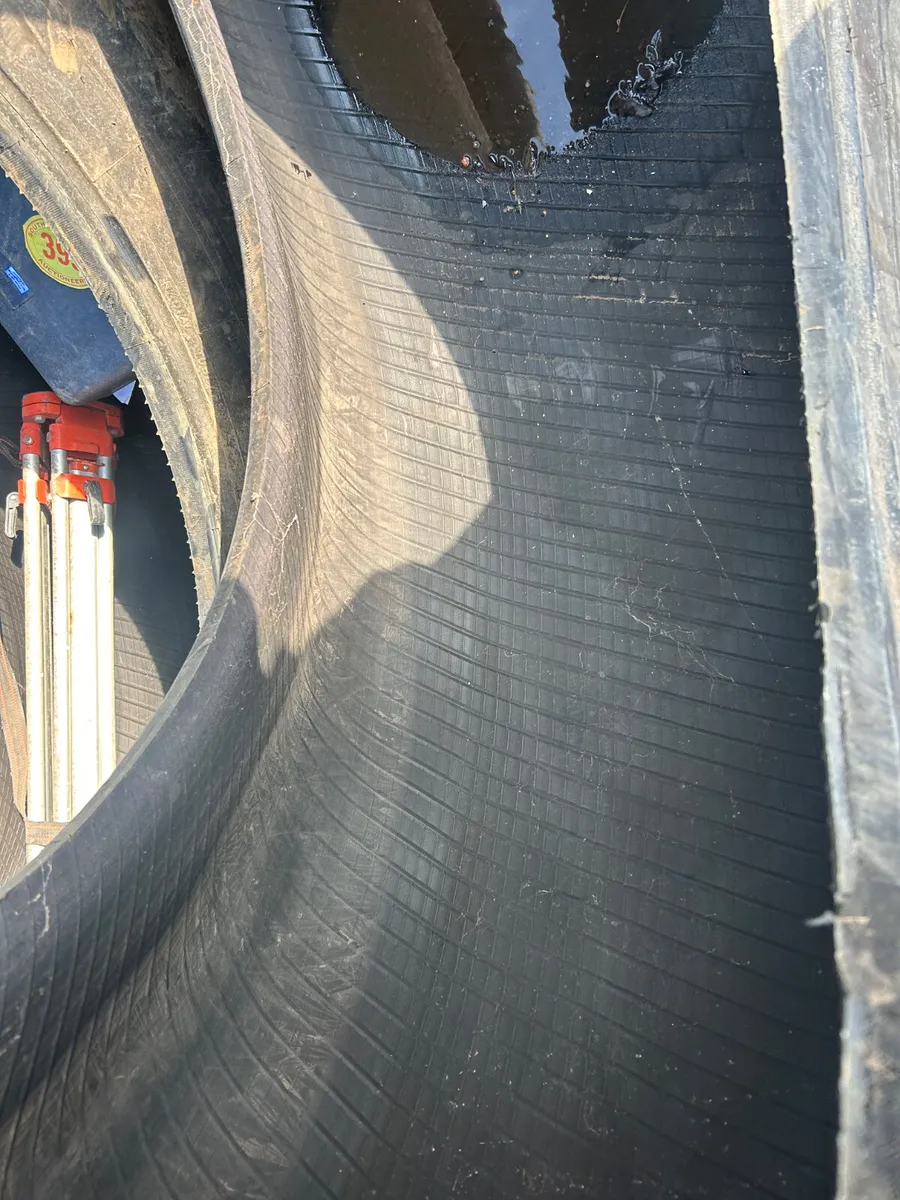 620/70/42 Michelins - Image 3