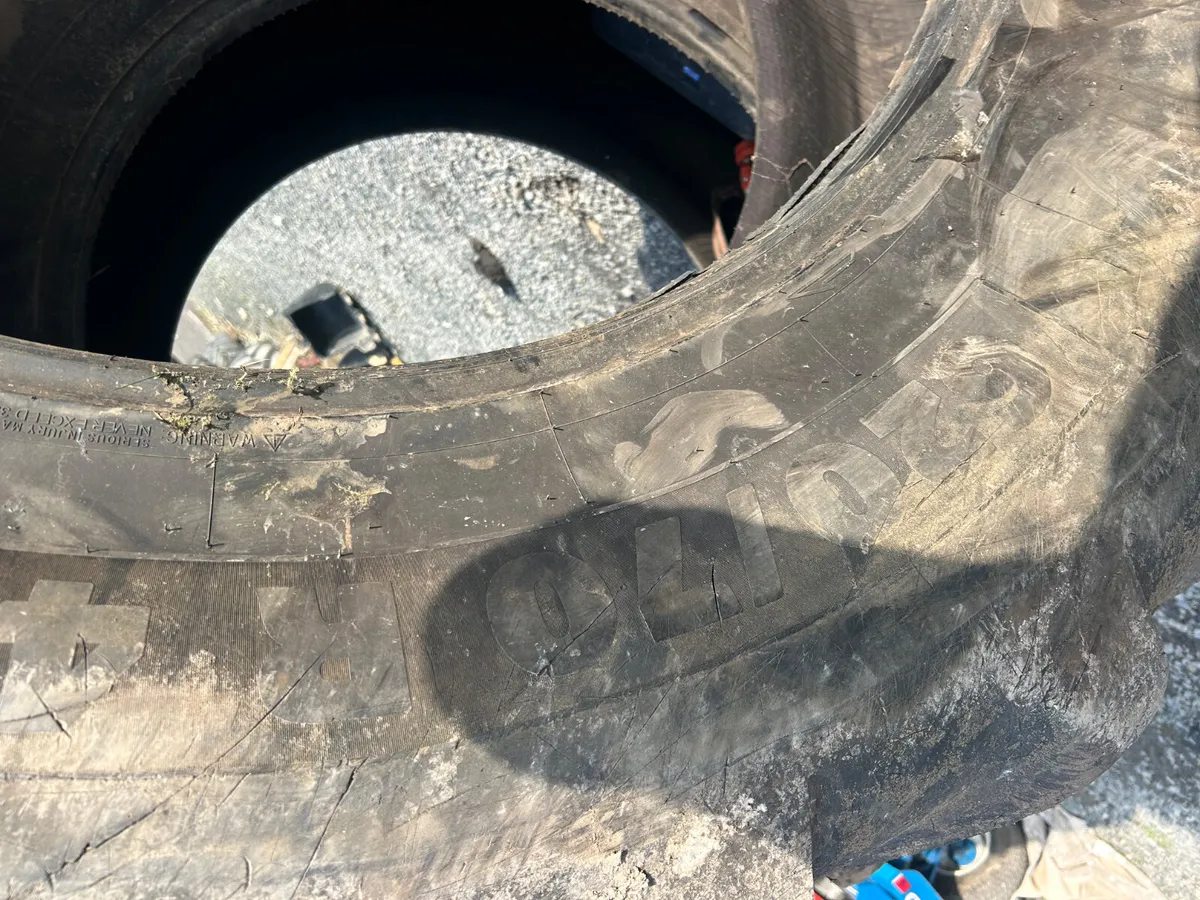 620/70/42 Michelins - Image 4