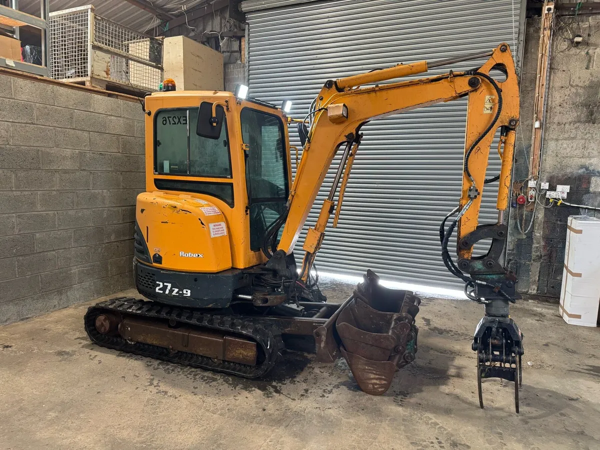 2016 2.7z 9 Hyundai Robex Mini Digger with Grab - Image 1