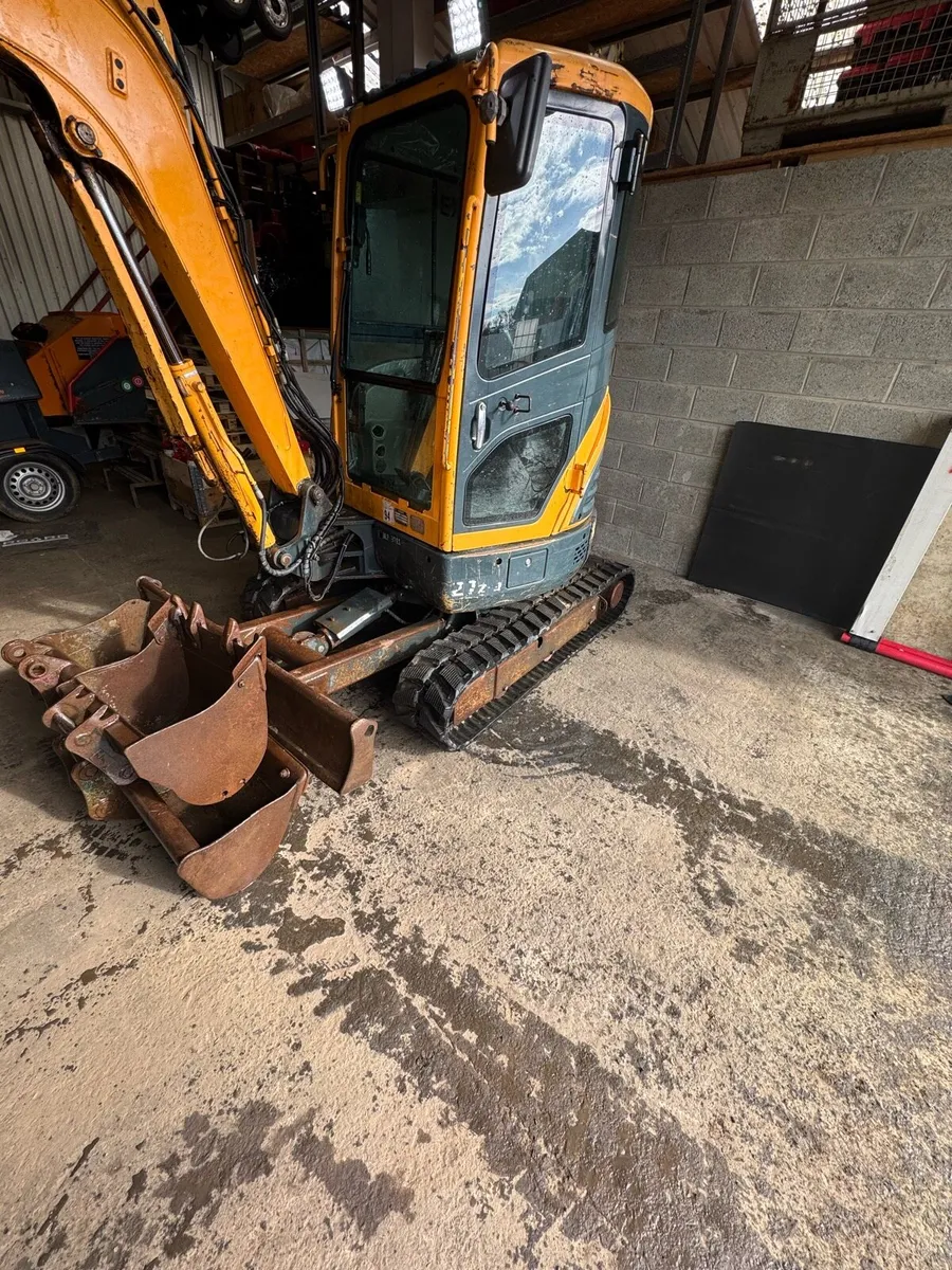 2016 2.7z 9 Hyundai Robex Mini Digger with Grab - Image 2