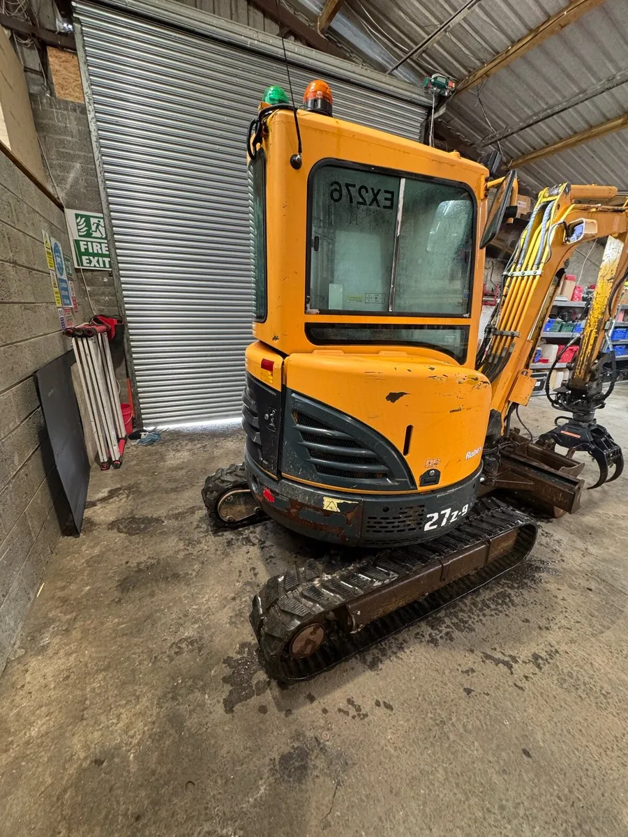 2016 2.7z 9 Hyundai Robex Mini Digger with Grab - Image 3