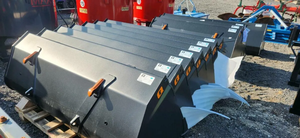 Quicke buckets - Image 1