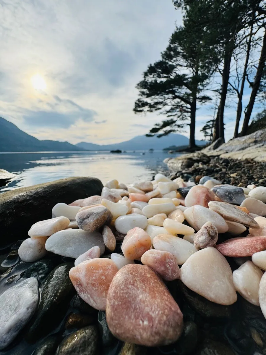 Stone decorative polished pebbles, Grave stone - Image 1