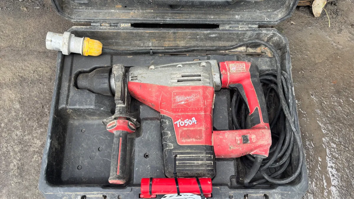 Milwaukee 110V Hammer Drill - Image 2