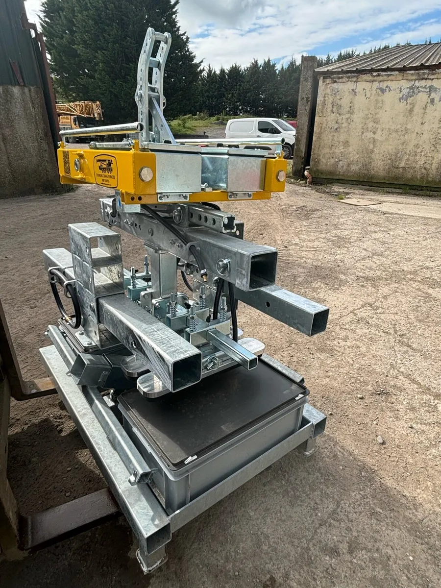 Clad panel Lifter - Image 4