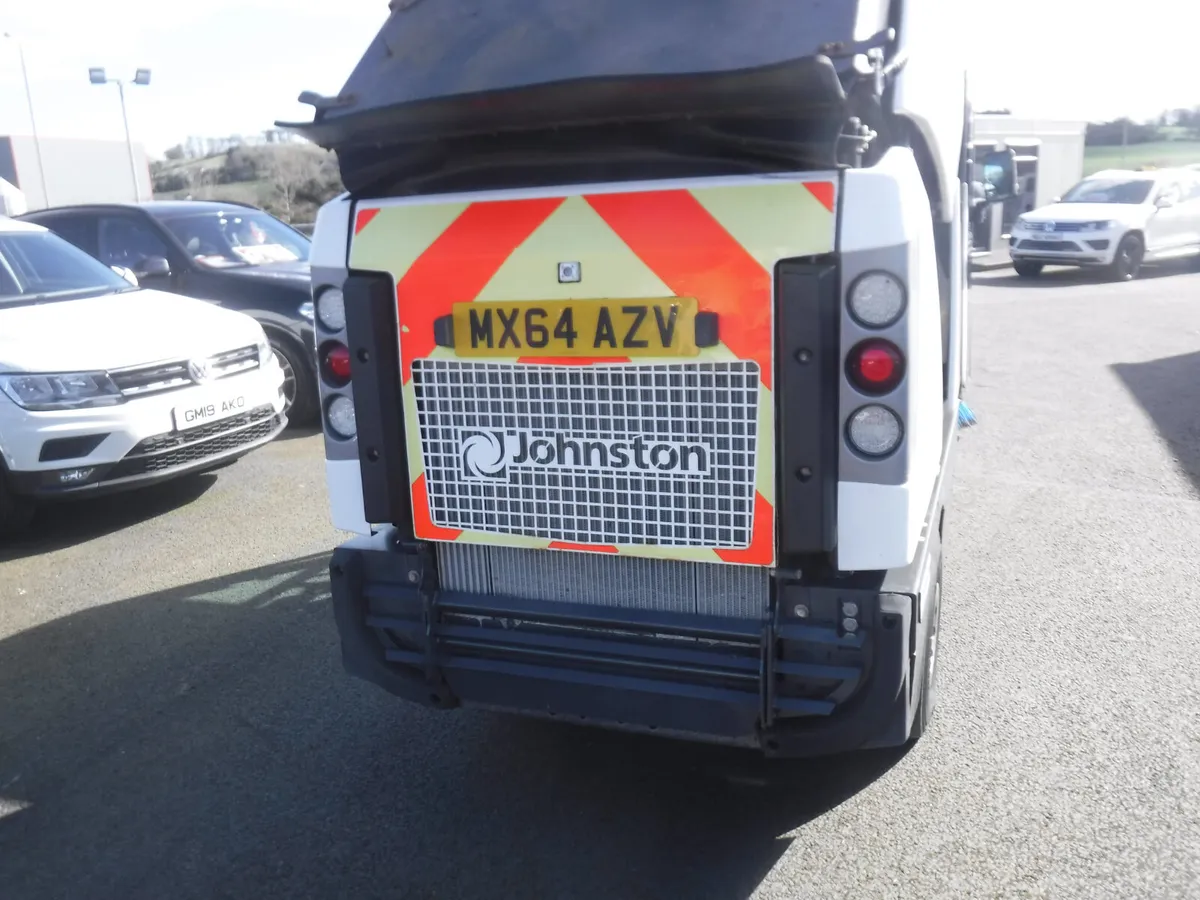 Johnston road sweeper 2014 Compact 2000 . 3301 mls - Image 4