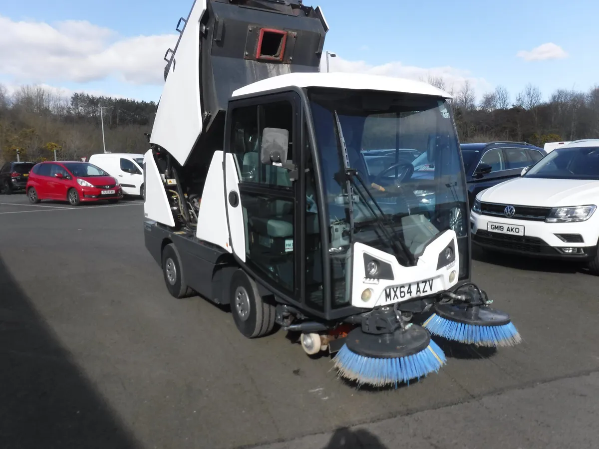 Johnston road sweeper 2014 Compact 2000 . 3301 mls - Image 1