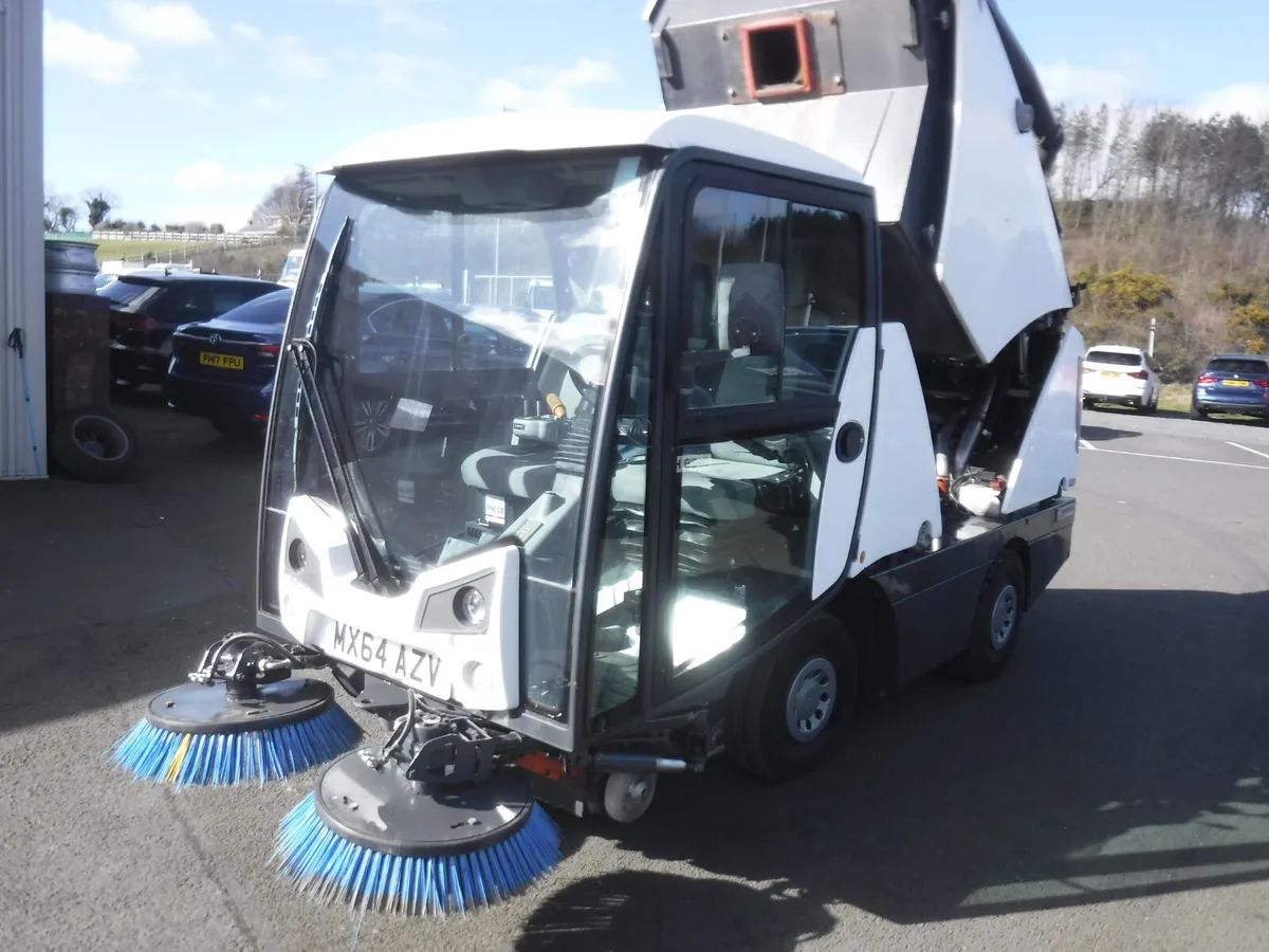 Johnston road sweeper 2014 Compact 2000 . 3301 mls - Image 2