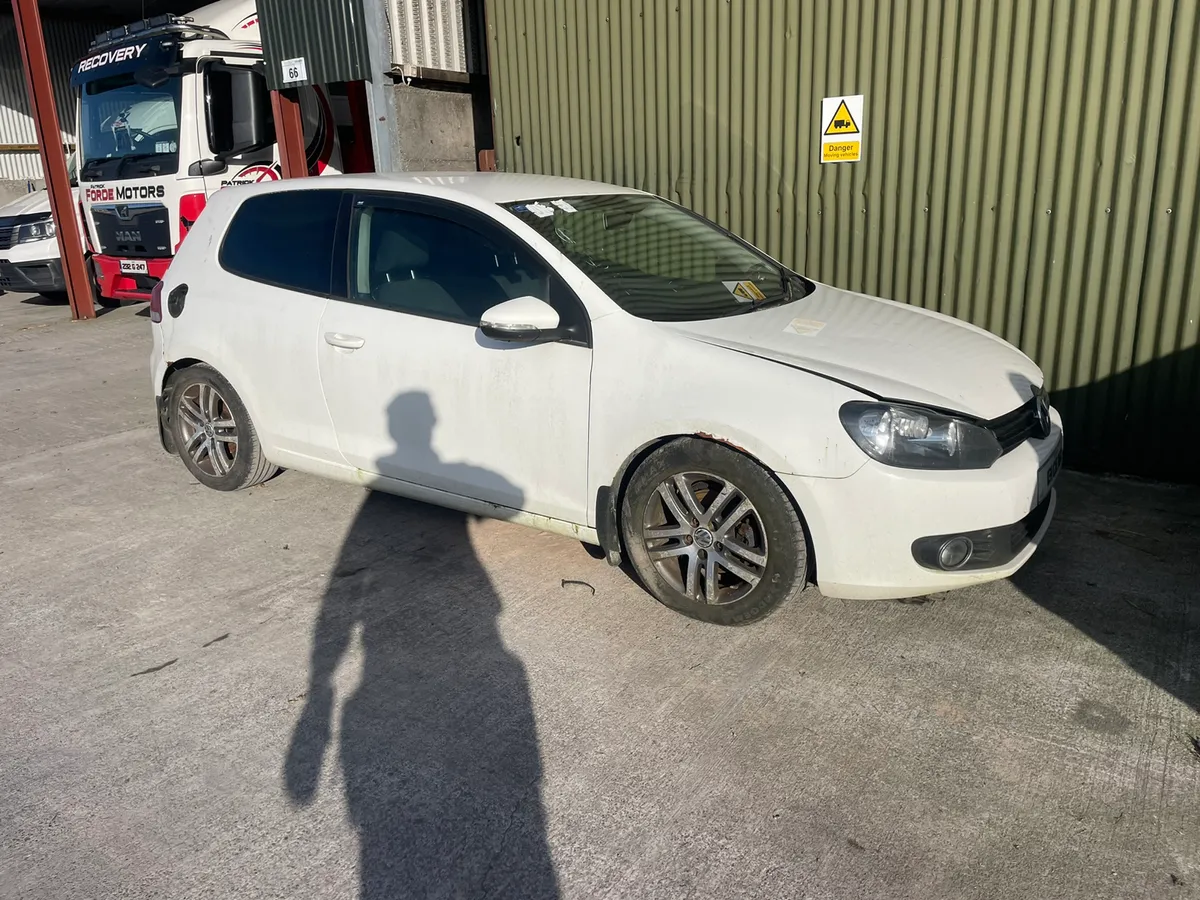 131 Volkswagen Golf 1.6 tdi for dismantling