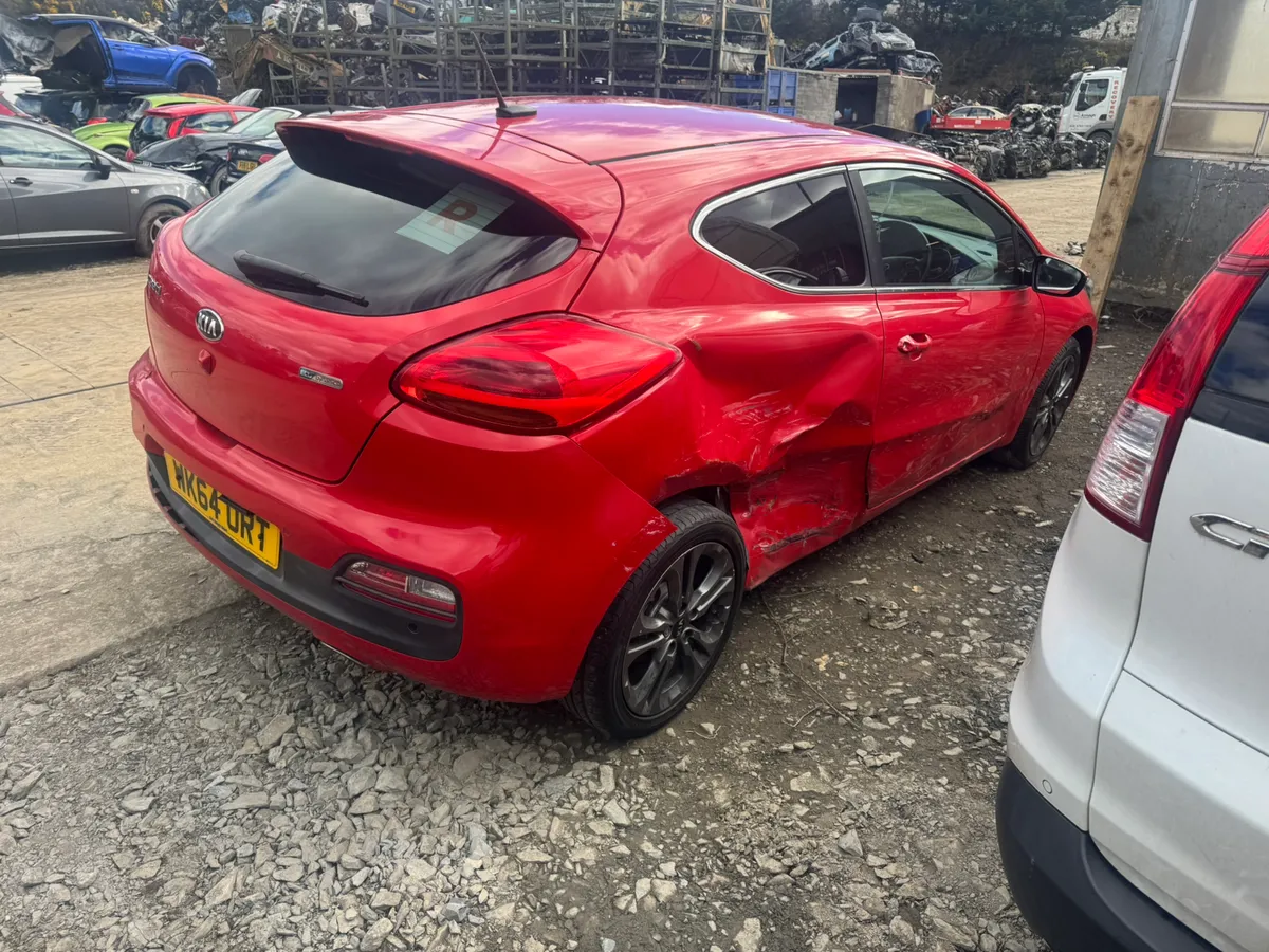 Breaking 2014 Kia pro ceed 1.6p - Image 4