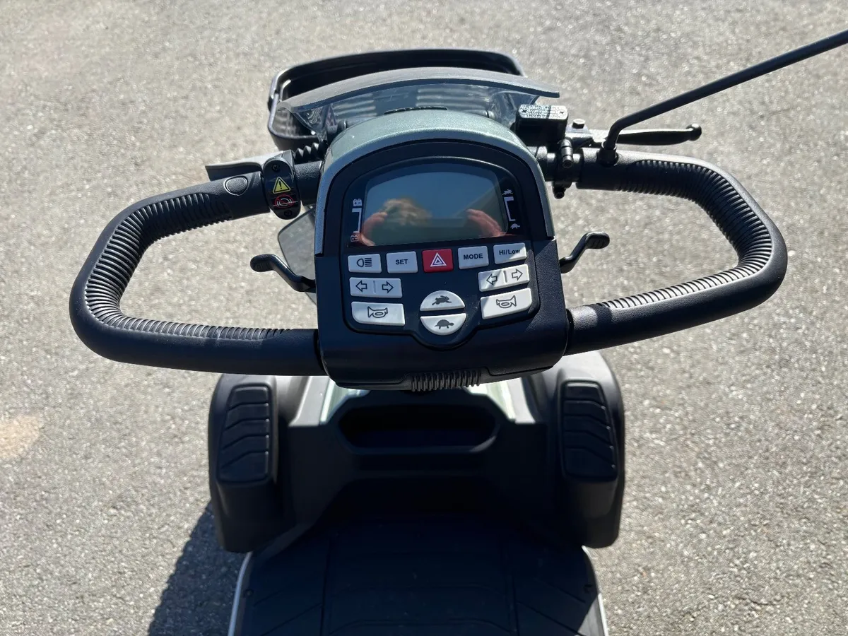 Pride Executive mobility scooter - Image 4