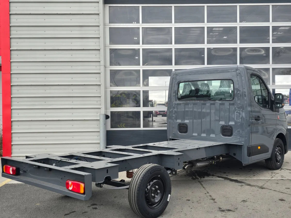 Renault Master Red Edition Chassis and Cab 150BHP - Image 3