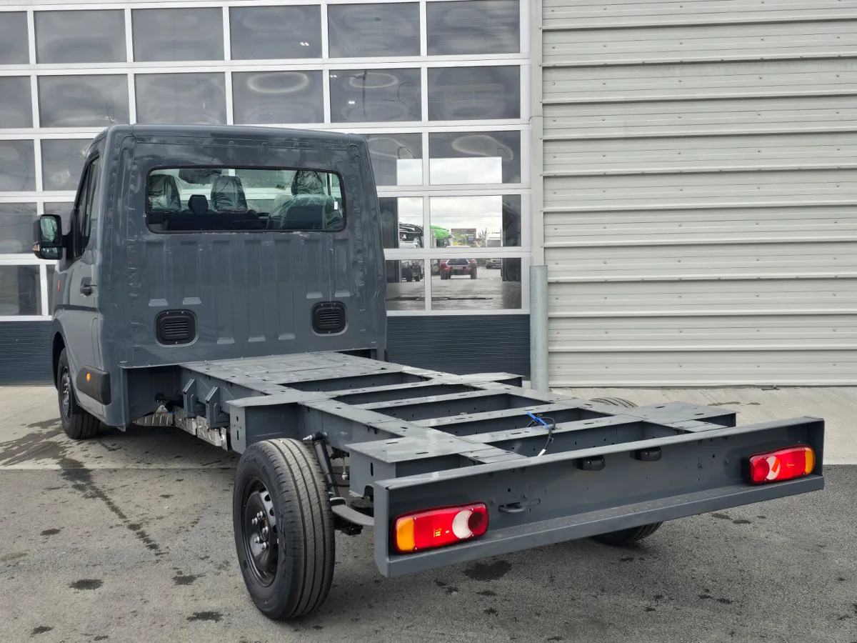Renault Master Red Edition Chassis and Cab 150BHP - Image 4